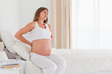Maux de dos chez une fille enceinte