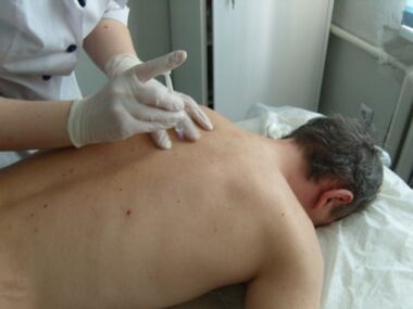 Injections intra-articulaires de chondroprotecteurs pour l'ostéochondrose thoracique.